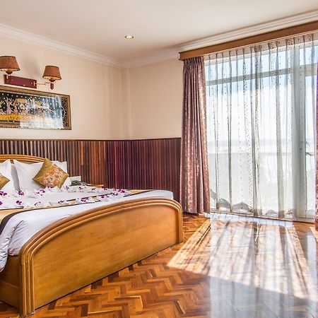 מנדלאי Ayarwaddy River View Hotel מראה חיצוני תמונה