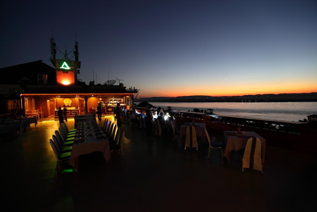 מנדלאי Ayarwaddy River View Hotel מראה חיצוני תמונה