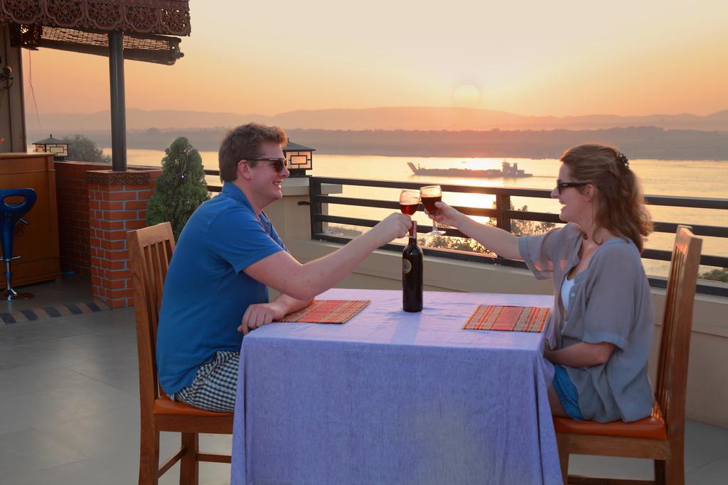 מנדלאי Ayarwaddy River View Hotel מראה חיצוני תמונה